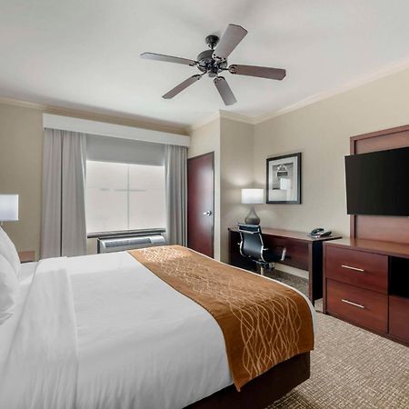 Comfort Inn & Suites Fort Worth - Fossil Creek Exterior photo