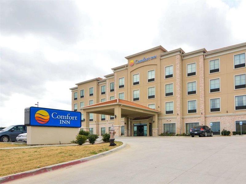 Comfort Inn & Suites Fort Worth - Fossil Creek Exterior photo