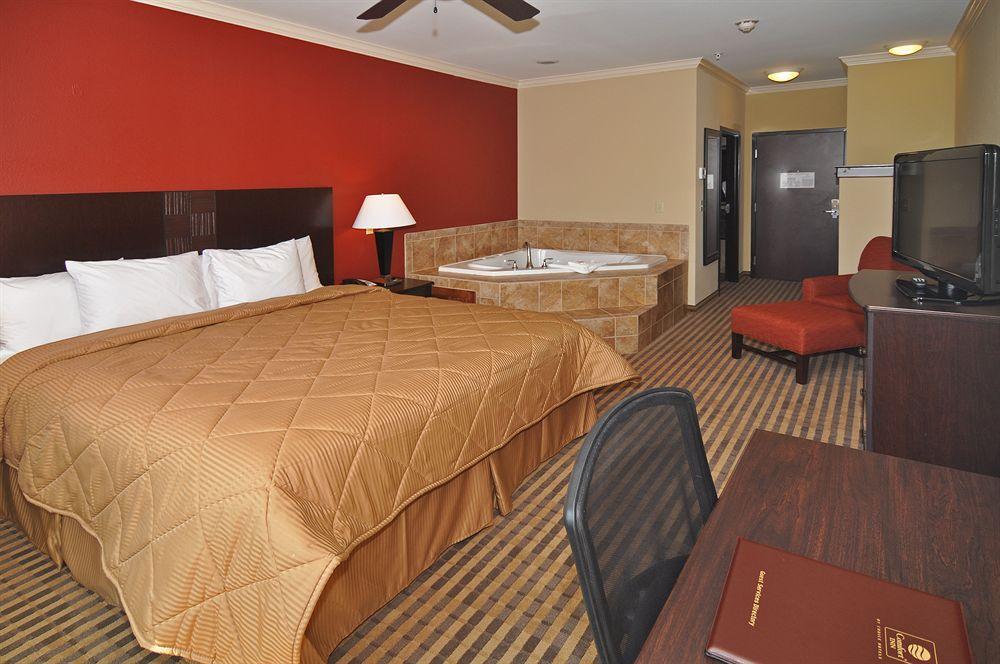 Comfort Inn & Suites Fort Worth - Fossil Creek Exterior photo