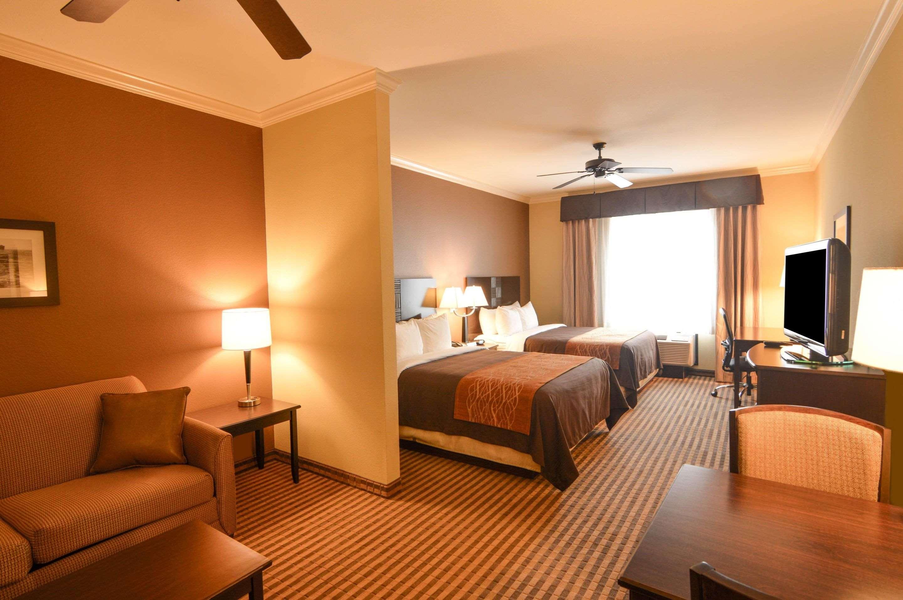Comfort Inn & Suites Fort Worth - Fossil Creek Exterior photo