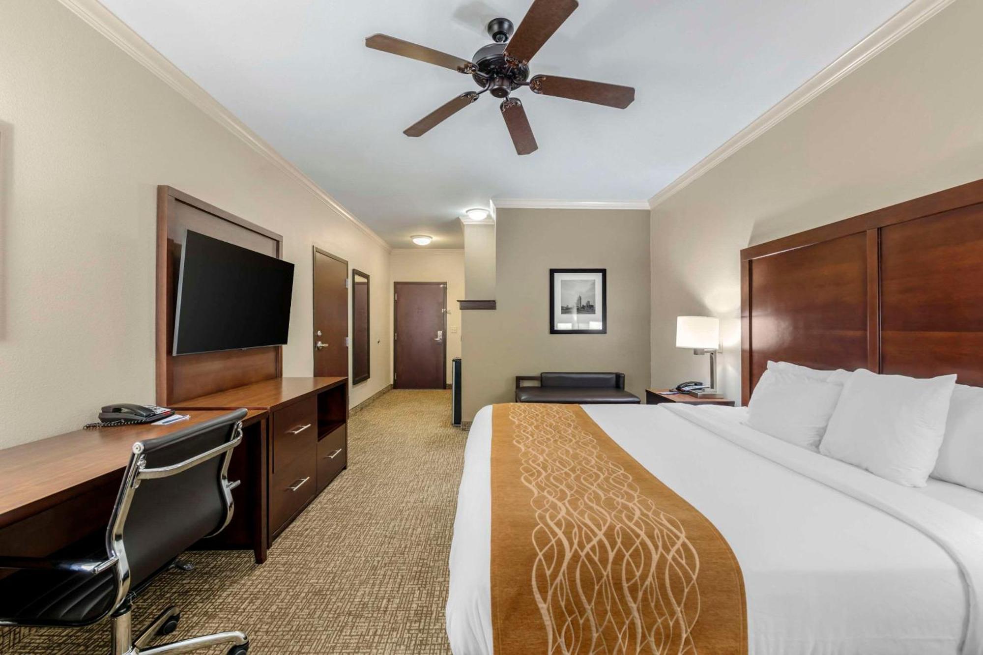 Comfort Inn & Suites Fort Worth - Fossil Creek Exterior photo