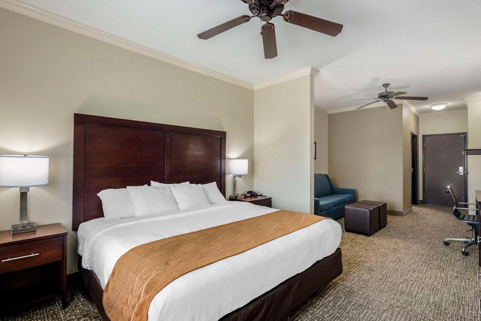 Comfort Inn & Suites Fort Worth - Fossil Creek Exterior photo