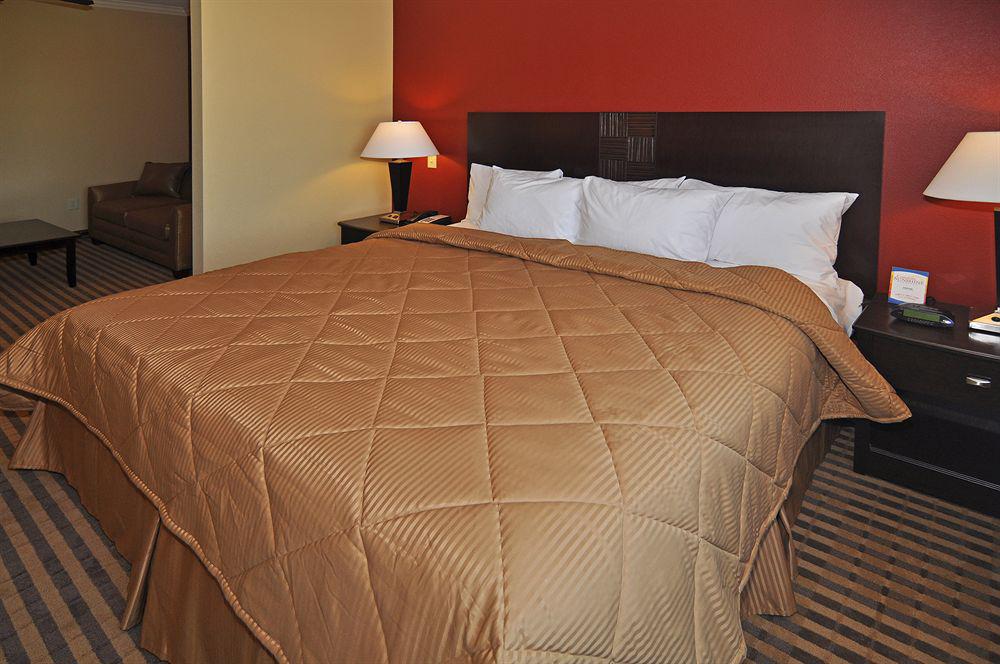 Comfort Inn & Suites Fort Worth - Fossil Creek Exterior photo